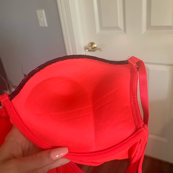 34C brand new bra (red) - Picture 3 of 4